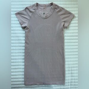 LULULEMON Swiftly Tech Short-Sleeve Shirt 2.0, Hip Length